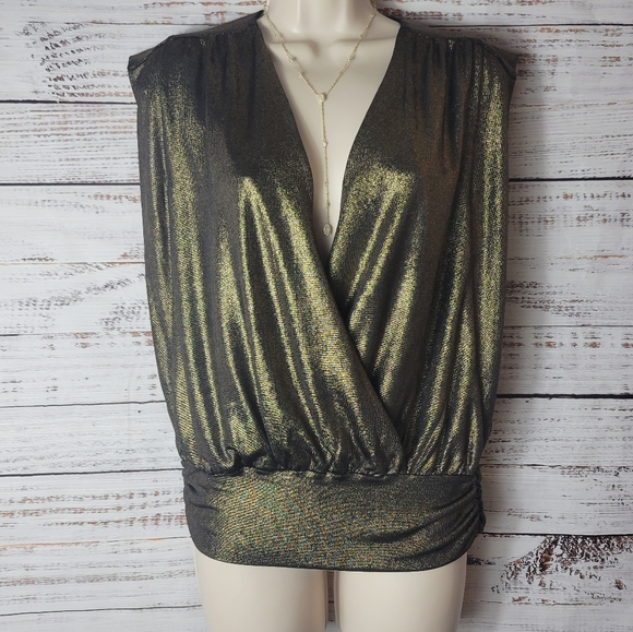 Cache Tops - Cache mettalic plunge top